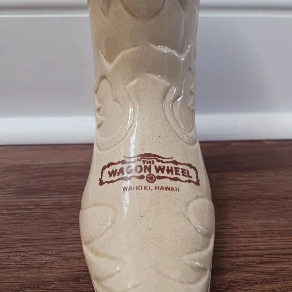 The Wagon Wheel Waikiki Hawaii Ceramic Souvenir‎ Cowboy Boot Daga Hawaii